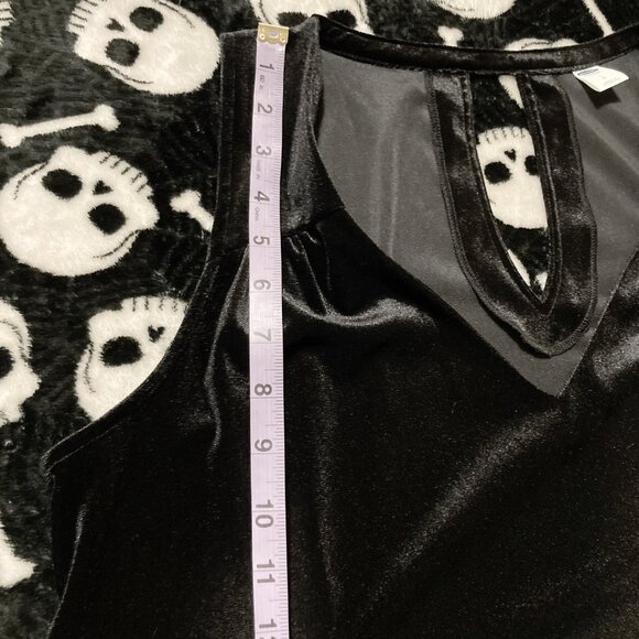 OLD NAVY Black velvet sleeveless v-neck stretchy top ~ Goth LARGE XL 1X shirt - Picture 9 of 12